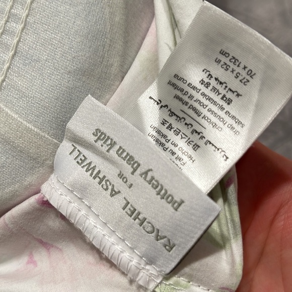 Floral crib sheet - Picture 4 of 5